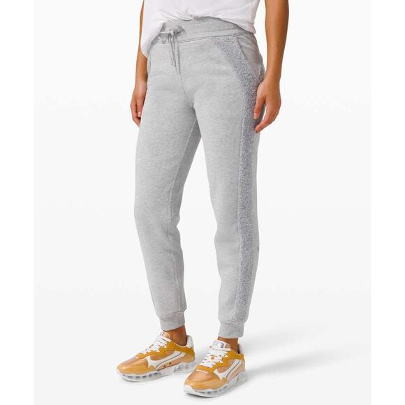lululemon athletica Pants - NEW Lululemon Scuba Jogger Sherpa Stripe Heather Grey Gray Joggers Pants Size 10
